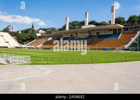 Pacaembu-stadion (Estadio Municipal Paulo Machado de Carvalho). Innenansicht der Pacaembu-Stadion in Sao Paulo. Stockfoto