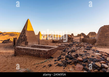 Pyramiden auf dem Nordfriedhof von Begarawiyah, mit 41 königlichen Pyramiden der Monarchen, die das Königreich Kush zwischen 250 v. Chr. und 32 regierten... Stockfoto