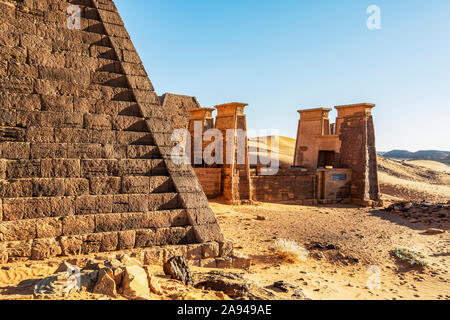 Pyramiden auf dem Nordfriedhof von Begarawiyah, mit 41 königlichen Pyramiden der Monarchen, die das Königreich Kush zwischen 250 v. Chr. und 32 regierten... Stockfoto