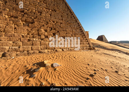 Pyramiden auf dem Nordfriedhof von Begarawiyah, mit 41 königlichen Pyramiden der Monarchen, die das Königreich Kush zwischen 250 v. Chr. und 32 regierten... Stockfoto