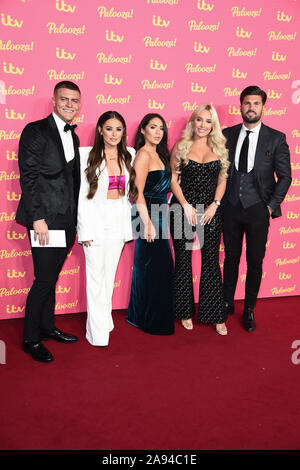 London, Großbritannien. 12 Nov, 2019. LONDON, GROSSBRITANNIEN. November 12, 2019: TOWIE ankommen für die ITV-Palooza in der Royal Festival Hall, London. Bild: Steve Vas/Featureflash Credit: Paul Smith/Alamy leben Nachrichten Stockfoto