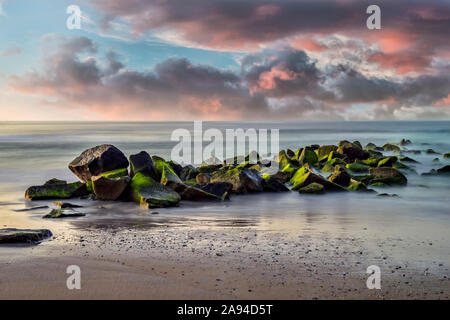 Sonnenaufgang am Atlantic City Strand; Atlantic City, New Jersey, Vereinigte Staaten von Amerika Stockfoto