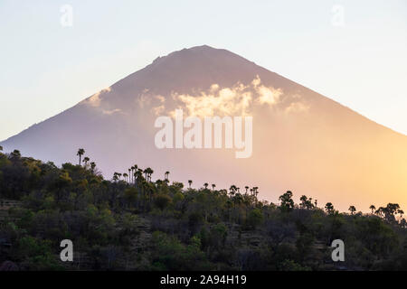 Vulkan Mount Agung; Bali, Indonesien Stockfoto