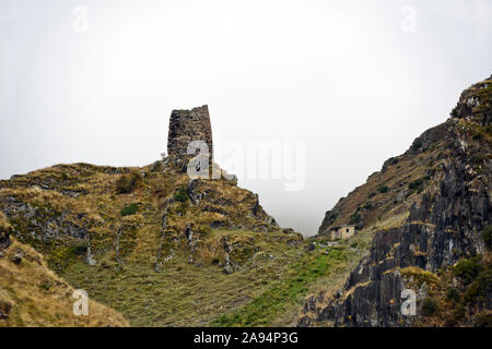 Antike Ruinen in den Bergen von Stepantsminda, Georgien Stockfoto