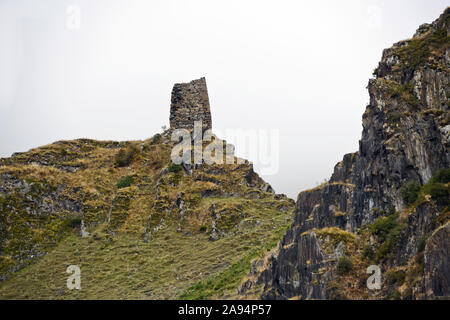 Antike Ruinen in den Bergen von Stepantsminda, Georgien Stockfoto