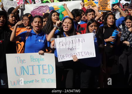 Los Angeles, Kalifornien, USA, 12. Okt., 2019. Hunderte von Los Angeles Studentenproteste Präsident des Trump Entscheidung DACA Politik aufzuheben. Stockfoto