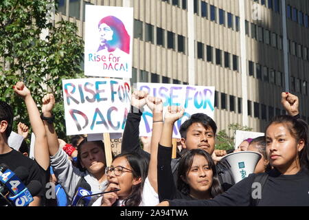 Los Angeles, Kalifornien, USA, 12. Okt., 2019. Hunderte von Los Angeles Studentenproteste Präsident des Trump Entscheidung DACA Politik aufzuheben. Stockfoto