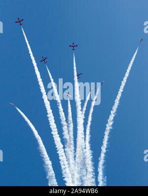 Die Kanadische Streitkräfte Snowbirds durchführen an den 2016 Geist der St. Louis Air Show & Stammzellen Expo. Stockfoto