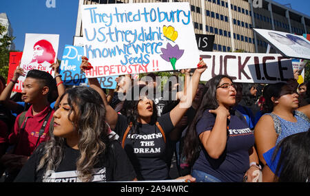 Los Angeles, Kalifornien, USA, 12. Okt., 2019. Hunderte von Los Angeles Studentenproteste Präsident des Trump Entscheidung DACA Politik aufzuheben. Stockfoto