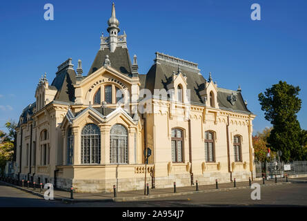 Architekturfotografie der Uhr Museum restaurierte Gebäude in Ploiesti, Rumänien, wo Hunderte von seltenen, Vintage Uhren zu finden sind Stockfoto