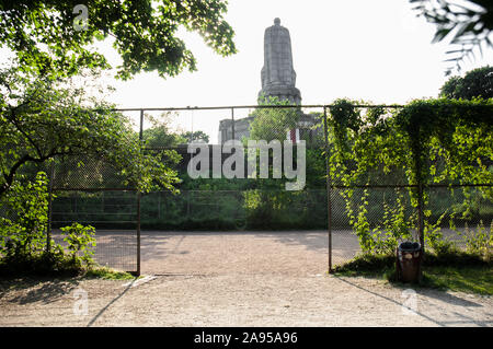 Grundschulhof am Bismarckdenkmal Stockfoto