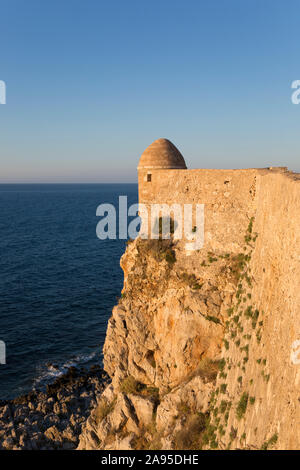 Rethymno, Kreta, Griechenland. Die Bastion von Agia Justini, Teil der Fortezza Befestigungsanlagen, Sonnenuntergang. Stockfoto