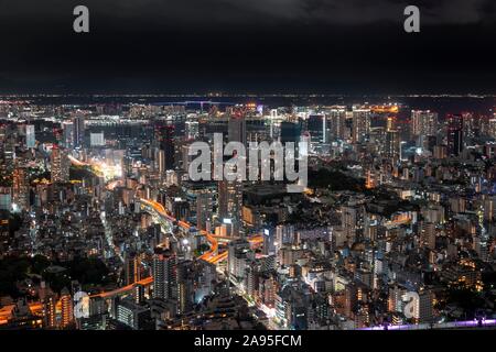 Blick von der Roppongi Hills Meer aus Häusern, Blick auf die Stadt bei Nacht, Wolkenkratzer, Tokio, Japan Stockfoto