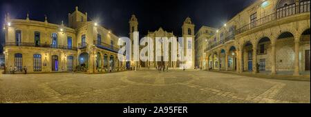 Plaza de la Catedral in der Nacht, Panorama, Havanna, Kuba Stockfoto
