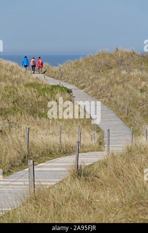 Weg durch die Dünen zum Strand, Insel Spiekeroog, Ostfriesland, Niedersachsen, Deutschland Stockfoto