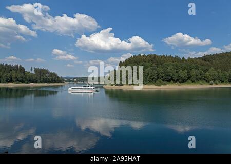 Ausflug Schiff auf dem Hennesee, Sauerland, Nordrhein-Westfalen, Deutschland Stockfoto