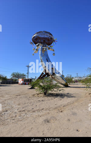 Bombay Beach, Kalifornien/USA, 3. November 2019: Eine abstrakte Kunst Flugzeug Rumpf an der Bombay Strand, Salton Sea Kalifornien. Stockfoto