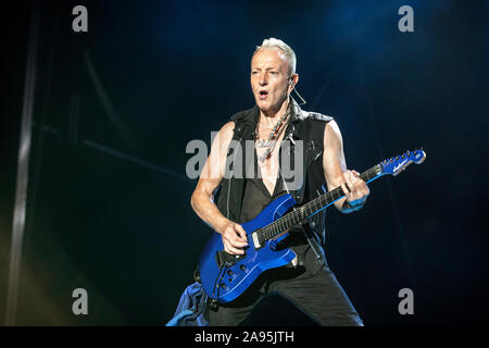 Solvesborg, Schweden. 06. Juni, 2019. Die englische Rockband Def Leppard führt ein Live Konzert in der schwedischen Musik Festival Sweden Rock Festival 2019. Hier Gitarrist Phil Collen gesehen wird live auf der Bühne. (Foto: Gonzales Foto - Terje Dokken). Stockfoto