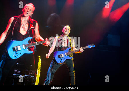 Solvesborg, Schweden. 06. Juni, 2019. Die englische Rockband Def Leppard führt ein Live Konzert in der schwedischen Musik Festival Sweden Rock Festival 2019. Hier Gitarrist Phil Collen gesehen wird live auf der Bühne. (Foto: Gonzales Foto - Terje Dokken). Stockfoto