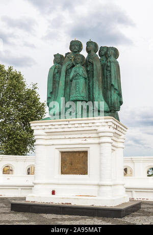 GODENOVO, Jaroslawl, Russland - 12. MAI 2019: Denkmal für Familie der letzte russische Zar Nikolaus II. Bildhauers Sergej Bychkov, 2018 Stockfoto