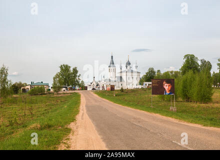 GODENOVO, Jaroslawl, Russland - 12. MAI 2019: Kirche St. Johannes Chrysostomus - Wallfahrtsort für die Gläubigen. Hier ist besonders verehrt Wonde Stockfoto