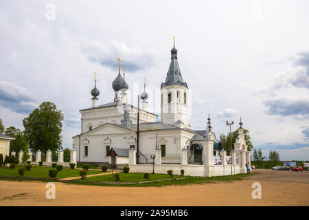 GODENOVO, Jaroslawl, Russland - 12. MAI 2019: Wallfahrtsort ist die Kirche des Hl. Johannes Chrysostomus, in denen am meisten verehrten miraculo befindet. Stockfoto