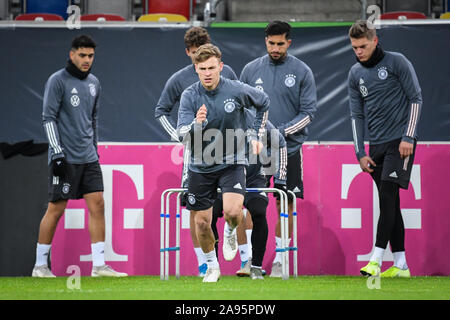 Düsseldorf, Deutschland. 13 Nov, 2019. Düsseldorf, Deutschland. 13 Nov, 2019. Joshua Kimmich (Deutschland). GES/Fussball/EM-Qualifikation: Training der Deutschen Nationalmannschaft in Düsseldorf, 13.11. Quelle: dpa Picture alliance/Alamy leben Nachrichten Stockfoto