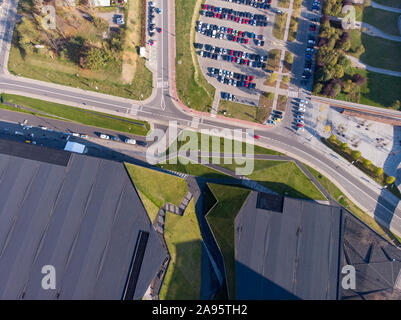 Aeriale Ansicht von Katowice. Moderne Gebäude und Straßen der Stadt. Katowice ist die größte Stadt und Hauptstadt von Schlesien. Stockfoto