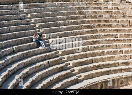 Sitzecke im Süden Theater, Jerash, Jordanien Stockfoto