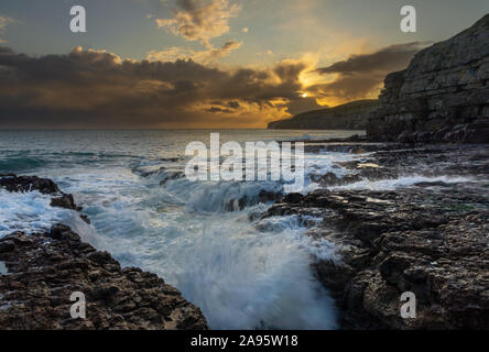 Seacombe Dorset England schöne felsige Landschaft Dorsets Jurassic Coast in Seacombe, einer alten Portland Steinbruch Website. Stockfoto