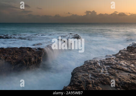 Seacombe Dorset England schöne felsige Landschaft Dorsets Jurassic Coast in Seacombe, einer alten Portland Steinbruch Website. Stockfoto