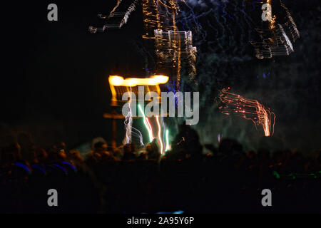 Eine öffentliche Feuerwerk in Lindfield in West Sussex, England, UK. Jährliche Veranstaltung Guy Fawkes Nacht oder Lagerfeuer Nacht zu markieren. Stockfoto