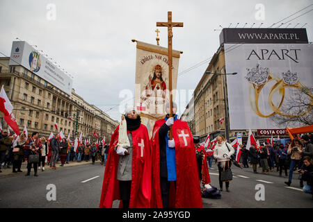 Am Montag, den 11. November 2019, nahmen Katholiken am unabhängigkeitstag in Warschau, Polen, Teil. (CTK Photo/Tomas Senkar) Stockfoto