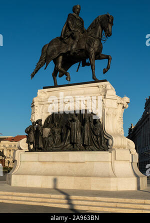 Statue von Professor Andrássy Gyula (1823/1890, neben dem Parlamentsgebäude. Ein ungarischer Staatsmann und ehemaliger Ministerpräsident von Ungarn. Stockfoto