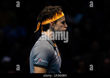 London, Großbritannien. 12 Nov, 2019. Dominic Thiem Österreichs spielt gegen Novak Djokovic aus Serbien an Tag vier der Nitto ATP World Tour Finale in der O2 Arena am 12. November 2019 in London, England Credit: Unabhängige Fotoagentur/Alamy leben Nachrichten Stockfoto