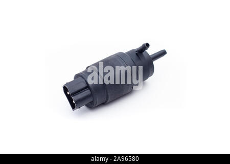 Die Pumpe der Waschanlage für Pkw auf isolierten weißen Hintergrund. Auto Reparatur Ersatzteil. Stockfoto
