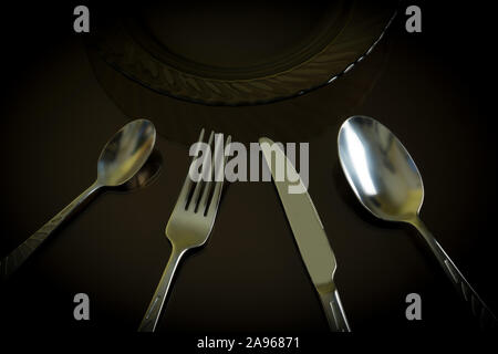 Noch immer leben in der Küche Objekte. Dunkle Glasplatte, silber Messer, Gabel, Löffel, Teelöffel auf der dunklen reflektierenden Hintergrund. Stockfoto