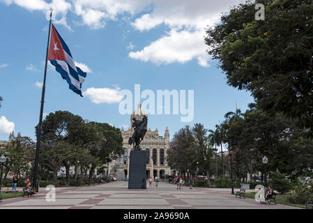 Aus schwarzem Granit reiterdenkmal von Jose Marti auf seinem Pferd an der Plaza 13 de Marzo in Havanna in Kuba. Martí war ein Dichter und Journalist. Er verbrachte Stockfoto