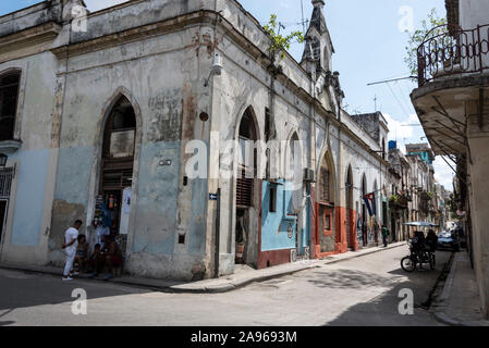 (Kuba) Havanna's ältere Architektur ist eine Mischung aus verschiedenen architektonischen Entwürfen aus der Kolonialzeit, meist Der starke maurische, Spanisch beeinflussen, Stockfoto