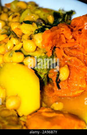 Karotte und Fleisch Kichererbsen Suppe Stockfoto