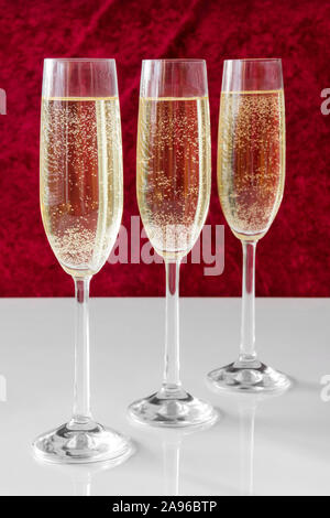 Champagner und roten Hintergrund Stockfoto