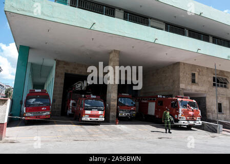 Cuerpo de Bomberos Republica de Cuba (Feuerwehr Republik Kuba) ist eine der größten Feuerwachen in Havanna, Kuba. Die meisten der Feuer gerät ein Stockfoto