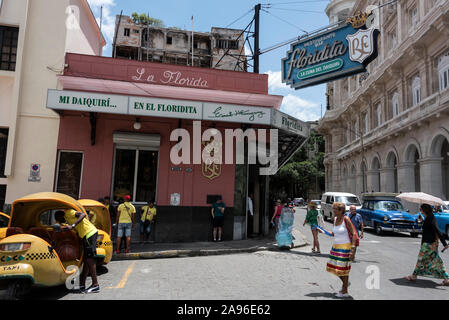 El Floridita Bar/Restaurant, ein US-amerikanischer Autor, der regelmäßig trinken Ernest Hemingways Bohrungen, wenn er auf der Insel lebte vor der Revolution 1959 Stockfoto