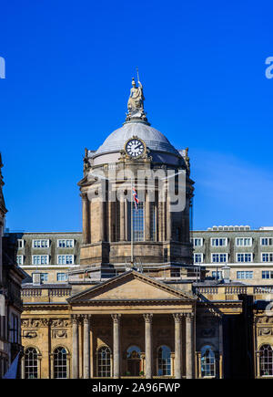Liverpool, Vereinigtes Königreich - September 27,2019: Außen von Liverpool Rathaus zeigt ein Detail der Kuppel im Zentrum der Stadt auf September entfernt Stockfoto