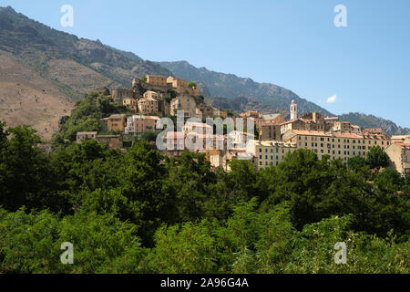 Die Zitadelle und die Hügel der Altstadt von Corte in Zentral Korsika, Corse-du-Sud, Frankreich, Europa - Korsika Berg Dorf Landschaft Stockfoto