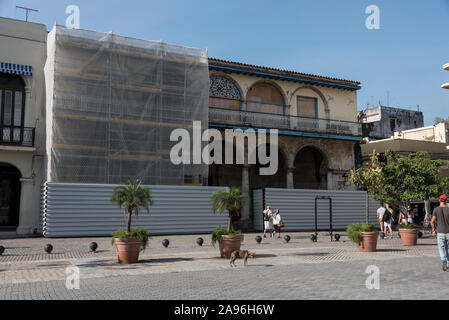 Rund um die Plaza Vieja (Altstadt) hat eine Mischung der verschiedenen architektonischen Entwürfe aus der Kolonialzeit, meist Der starke maurische, Spanisch Einfluss, in Stockfoto