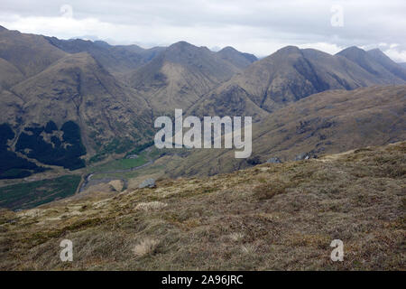 Munro Bergketten Buachaille Etive Beag & Buachaille Etive Mor aus dem Corbett Stob Dubh (beinn Ceitein) im Glen Etive, Scottish Highlands. Stockfoto