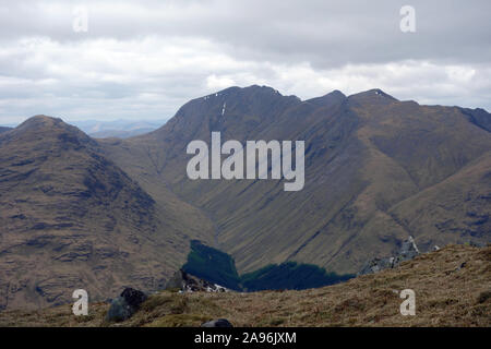 Der schottische Corbett' Beinn Maol Chaluim' und die 'Bidean nam Bian "Bergkette von Stob Dubh (beinn Ceitein) im Glen Etive, Scottish Highlands. Stockfoto