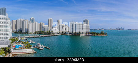 Miami Stadtbild mit blauen Ozean und mit Gebäuden. Stockfoto