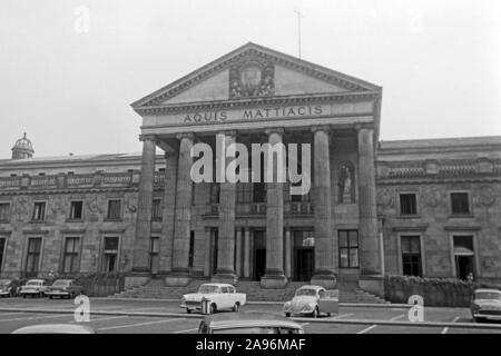 Das Kurhaus in Wiesbaden, Deutschland 1961. Blick auf das Kurhaus Wiesbaden, Deutschland 1961. Stockfoto